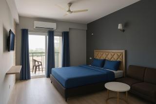 S&S Nest stay made for soulmates - Noida - 3