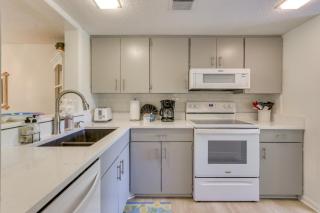 Steps to Beach and Pool Hilton Head Island Condo! - Hilton Head Island - 3