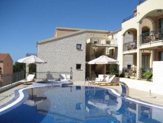 Apartment with pool - 2