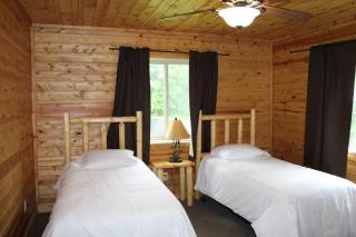 Cabin 11 - Modern open plan cabin with AC - 5