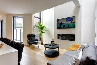 Historic Charm Overlooking Parc Lafontaine - Montreal - 8