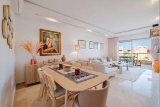 3 Bedroom Apartment with Pool View Prestigia - 3