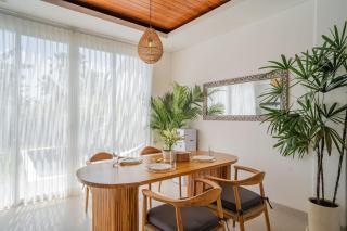 NEW Stunning 2BR Pool Villa Sunny Canggu - Tumbak Bayuh - 5