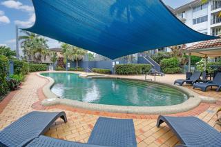 Tropical Comfort Pool and Stunning Esplanade - Cairns - 6