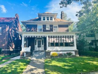 Close to the Falls Big Historic Home Air Conditioning Parking - 9