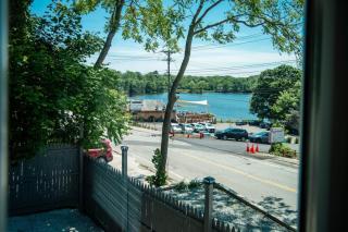 Lakeview Getaway with Hot Tub - Billerica - 7