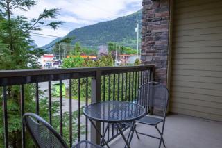 Beachy 2 Bed Studio Suite, Balcony and 4 Min to Lake - Harrison Hot Springs - 6