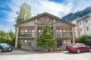 Beachy 2 Bed Studio Suite, Balcony and 4 Min to Lake - Harrison Hot Springs - 3