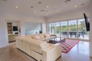 Luxury Waterfront Retreat - Sydney - 5