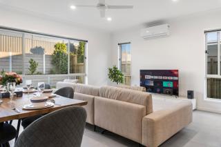 Relax Ready 4BR Near Bayside and Shops Workspace - Victoria Point - 0