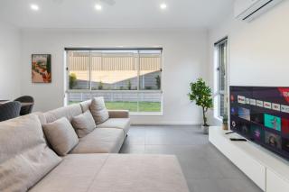 Relax Ready 4BR Near Bayside and Shops Workspace - Victoria Point - 2