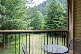The Flats at Cedar Springs with Full Kitchen and Steps to Lake - Harrison Hot Springs - 5