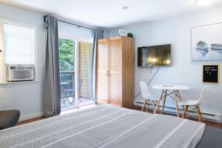 The Flats at Cedar Springs with Full Kitchen and Steps to Lake - Harrison Hot Springs - 2