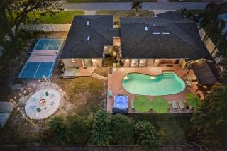 Sleeps 12 Heated Pool Pickleball Hot Tub Fire Pit - Largo - 4