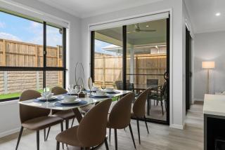 Spacious 5BR Family Home Park Ridge Comfort - 8