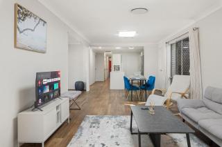 Cosy 4BR Home with Yard in Peaceful Keperra - Oxford Park - 9