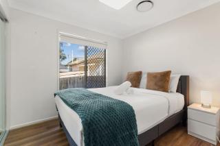 Cosy 4BR Home with Yard in Peaceful Keperra - Oxford Park - 8