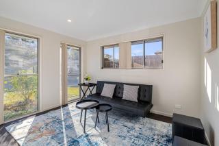 Modern 5BR Family Home in Peaceful Park Ridge - Park Ridge - 0