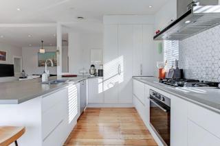 Perfect Family Home in Central Auckland - Auckland - 2