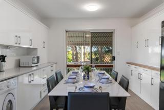 High Value 4Beds with Workspace Near Mall and Highway - Brisbane - 8