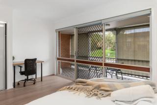 High Value 4Beds with Workspace Near Mall and Highway - 7