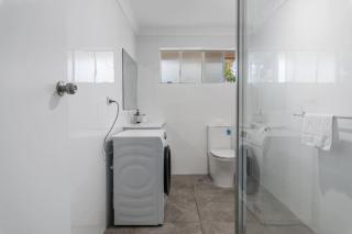 High Value 4Beds with Workspace Near Mall and Highway - 2