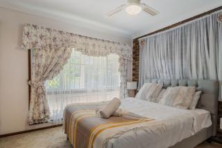4BR Garden Patio Retreat Near Food Shops and Transit - Brisbane - 9