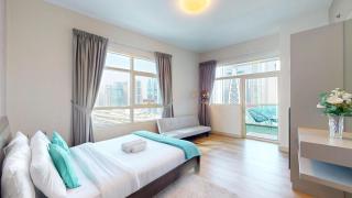 Vacationer I Steps to Metro I Premium 2 Bedroom Apartment I Yacht Bay Marina - 8