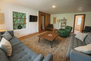 Relaxing 3 Bedroom Home near Downtown - Strawberry Plains - 0