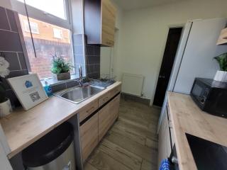 Pet Friendly 2-Bed Bond Street Home Near Marina & Town and Free Parking - 5