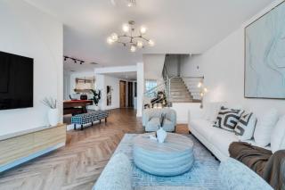 Vibrant Waterfront Duplex in Dubai Marina - 8