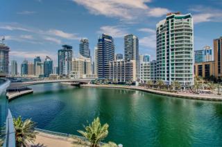 Vibrant Waterfront Duplex in Dubai Marina - 4