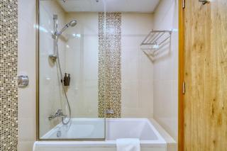 Vibrant Waterfront Duplex in Dubai Marina - 3