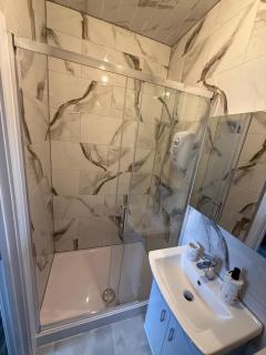 Close To City Centre-Recently Renovated-Brand New - Coventry - 3