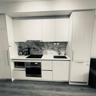 Chic Retreat Pet & Smoke-Friendly, Balcony Views, Prime Location - 3