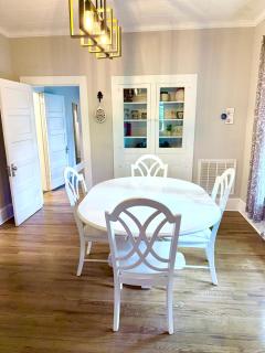 Downtown Gem- Walking Distance to Newton Square - Newton - 8