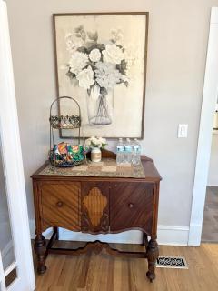 Downtown Gem- Walking Distance to Newton Square - Newton - 4