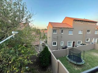 Midrand Apartment near Mall of Africa - Midrand - 4
