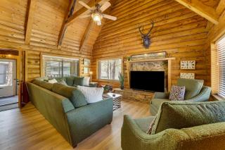Covered Deck, Private Acreage Log Cabin in Pine - Pine - 7