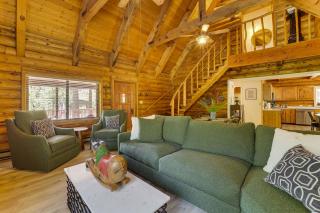 Covered Deck, Private Acreage Log Cabin in Pine - 6