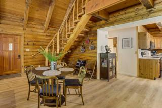 Covered Deck, Private Acreage Log Cabin in Pine - 5