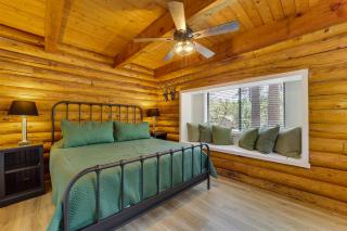 Covered Deck, Private Acreage Log Cabin in Pine - 1