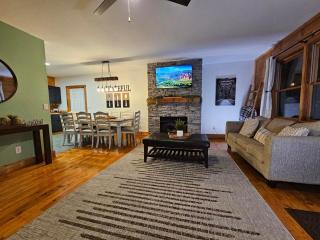 Saluda Summit Cabin at Cabin Fever - Saluda - 3