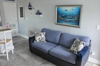 Mardi's Cozy Beach Townhome-Walk to Beach-Pool - 2