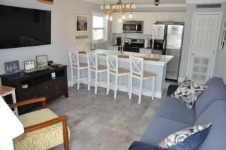 Mardi's Cozy Beach Townhome-Walk to Beach-Pool - 3