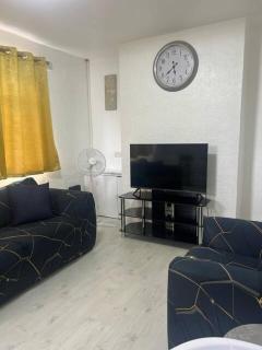 The Oak 3 Bedroom House - Birmingham - 5