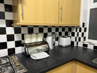 The Oak 3 Bedroom House - Birmingham - 3