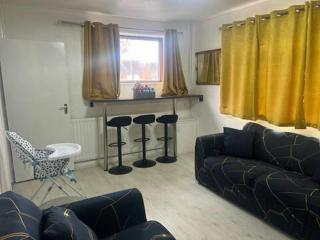 The Oak 3 Bedroom House - Birmingham - 2