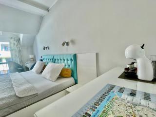 White Rose Guest Rooms - 1