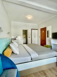 White Rose Guest Rooms - Burgas - 8
